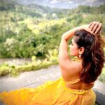 Keerthi shanthanu Instagram - 🌻 📸 @mahuvnish @gayathriraguramm @sulujeeva @gtholidays.in #yellow #greenary #girls #bali