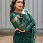Keerthi shanthanu Instagram - 🦚 For #Superjodi finale on @zeetamizh with the fun loving @rjvijayofficial ✨ Emerald green draped saree from @studio149 ✨ Earrings : @rimliboutique ✨ Photography: @teamcreators & @stevenaj14 ✨