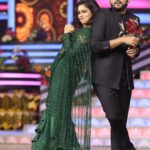 Keerthi shanthanu Instagram - 🦚 For #Superjodi finale on @zeetamizh with the fun loving @rjvijayofficial ✨ Emerald green draped saree from @studio149 ✨ Earrings : @rimliboutique ✨ Photography: @teamcreators & @stevenaj14 ✨