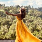 Keerthi shanthanu Instagram - 🌻 📸 @mahuvnish @gayathriraguramm @sulujeeva @gtholidays.in #yellow #greenary #girls #bali