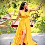 Keerthi shanthanu Instagram - 🌻 📸 @mahuvnish @gayathriraguramm @sulujeeva @gtholidays.in #yellow #greenary #girls #bali