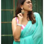 Keerthi shanthanu Instagram - 🩵🩷 Got ready for #superjodi @zeetamizh every sunday 6.30pm . With my anbarey @rjvijayofficial 🩵 Makeup & styling by Meee😉 Saree & blouse : @_.rubeenavogueofficial._ @rubyafroz80 Beautiful jewellery: @jcsjewelcreations Photography : @haritha_aruna Hairdo : @vama_moirangthem