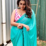 Keerthi shanthanu Instagram - 🩵🩷 Got ready for #superjodi @zeetamizh every sunday 6.30pm . With my anbarey @rjvijayofficial 🩵 Makeup & styling by Meee😉 Saree & blouse : @_.rubeenavogueofficial._ @rubyafroz80 Beautiful jewellery: @jcsjewelcreations Photography : @haritha_aruna Hairdo : @vama_moirangthem