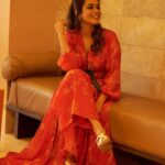 Keerthi shanthanu Instagram - 💃🏻 A quick click before the launch of @musky_wardrobe 🥰 The girls team! Outfit : @musky_wardrobe @smrithi_sathish Makeup & hairdo : @steffhymerwin Clicks : @sruthi.jayabal @poornimabhagyaraj ❤️