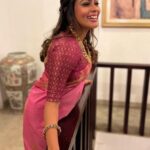 Keerthi shanthanu Instagram - 💖 #பட்டுப்புடைவை #நகை ✨ For @zeetamizh #superjodi today 6.30pm @mspinkpantherjewel @vyshalisundaram_hairstylist @poornimas_store #saree #silksarees