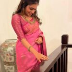 Keerthi shanthanu Instagram - 💖 #பட்டுப்புடைவை #நகை ✨ For @zeetamizh #superjodi today 6.30pm @mspinkpantherjewel @vyshalisundaram_hairstylist @poornimas_store #saree #silksarees