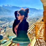 Khushi Dubey Instagram - This place has my hearttt♥️❄️🏔️ . . . . #khushidubey #khushians #love #beauty #manali #view #nature #snow #mountains #ecstasy #nature #lights #perfect #sunkissed #balcony #vivid #cold #winter #michaelkors #glares #mk Manali, Himachal Pradesh