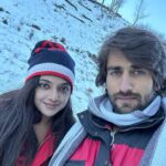 Khushi Dubey Instagram - Dashing through the snoww!!!! Merry Christmas guyss♥️🎄 In frame: Me and Santaa! . . #khushidubey #zaynibadkhan #christmas #merrychristmas #santa #jinglebells #snow #winter #season #festive #xmas #santaclause #christmasvibes #manali #cute #khushians #smile Manali, Himachal Pradesh