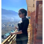 Khushi Dubey Instagram - 📍Where the whirling clouds embrace the peaks…. . . #khushidubey #khushians #mountains #view #peaks #manali #scenic #nature #beauty Manali, Himachal Pradesh