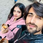 Khushi Dubey Instagram - Sit back and swipeeee!!!😎♥️ . . . #khushidubey #zaynibadkhan #khushi #zayn #zayshi #fun #manali #market #scenery #beauty #favorite #snow #winters #swipe #cute #happy #love #daywellspent Manali, Himachal Pradesh