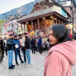 Khushi Dubey Instagram - Sit back and swipeeee!!!😎♥️ . . . #khushidubey #zaynibadkhan #khushi #zayn #zayshi #fun #manali #market #scenery #beauty #favorite #snow #winters #swipe #cute #happy #love #daywellspent Manali, Himachal Pradesh