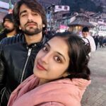 Khushi Dubey Instagram - Sit back and swipeeee!!!😎♥️ . . . #khushidubey #zaynibadkhan #khushi #zayn #zayshi #fun #manali #market #scenery #beauty #favorite #snow #winters #swipe #cute #happy #love #daywellspent Manali, Himachal Pradesh