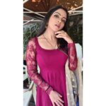 Khushi Dubey Instagram - Kehteeee hai yeh deewani ,mastaaani hoooo gaiiiiiiiiii🍁 . . . #khushidubey #khushians #chikki #chikkisharma #aashiqana #aashiqanaonhotstar #aashiqana2onhotstar #red #maroon #net #laced #indian #ethnic #fashion #beauty #daylight
