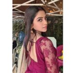 Khushi Dubey Instagram - Kehteeee hai yeh deewani ,mastaaani hoooo gaiiiiiiiiii🍁 . . . #khushidubey #khushians #chikki #chikkisharma #aashiqana #aashiqanaonhotstar #aashiqana2onhotstar #red #maroon #net #laced #indian #ethnic #fashion #beauty #daylight