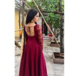 Khushi Dubey Instagram - Kehteeee hai yeh deewani ,mastaaani hoooo gaiiiiiiiiii🍁 . . . #khushidubey #khushians #chikki #chikkisharma #aashiqana #aashiqanaonhotstar #aashiqana2onhotstar #red #maroon #net #laced #indian #ethnic #fashion #beauty #daylight