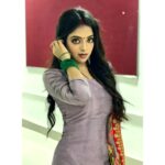 Khushi Dubey Instagram - Let your dreams be the only flames your soul seeks.... . . . . #khushidubey #khushians #purple #traditional #love #beauty #chikkisharma #chikki #Aashiqana ##suit #bangles #dressup #fashion #style #contrast