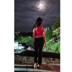 Khushi Dubey Instagram - Lost under the spell of moon... #latenight packup scenes💙 . . . . #khushidubey #night #dark #packup #scenes #khushians #chikki #chikkisharma #aashiqana #moonlight #moon #shadows #nature #love #midnight #nightvibes