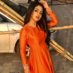 Khushi Dubey Instagram - Happy Dussehra to my lovely people!!❤️‍🔥 . . . . #khushidubey #khushians #chikki #Aashiqana #morning #chikkisharma #orange #gerua #fav #attitude #sunkissed #indian #traditional #ethnic #daylight #perfect #vibes #chikkilooks #stylediaries