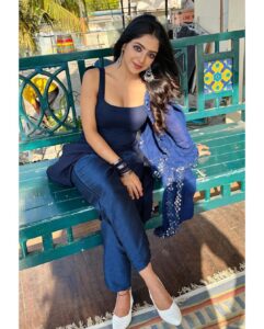 Khushi Dubey Thumbnail -  Likes - Top Liked Instagram Posts and Photos