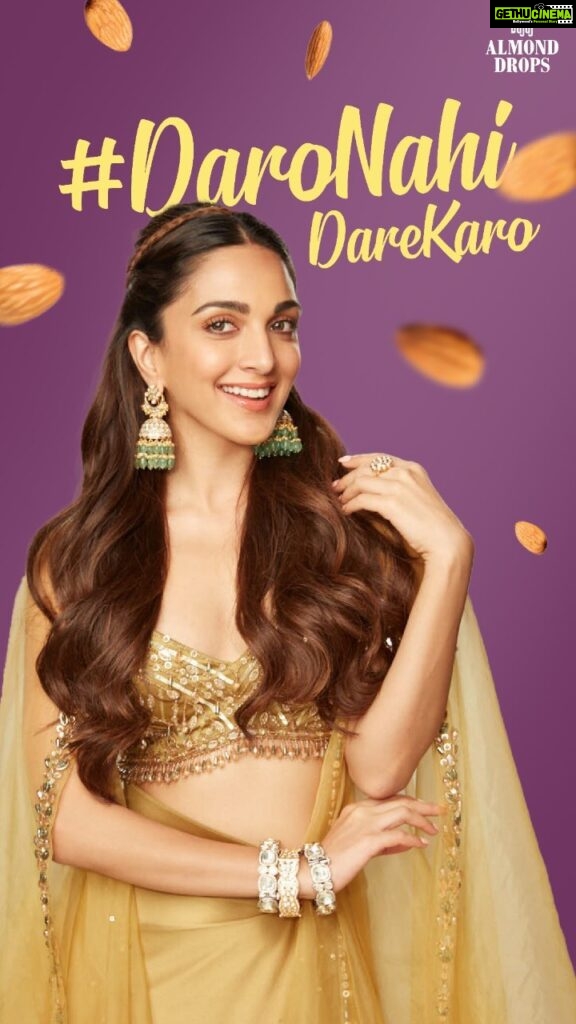 Kiara Advani Instagram - @bajajalmondrops ke saath bann ja toofani kyunki Ab Hairfall ki hogi khatam kahani. #DaroNahinDareKaro #BajajAlmondDrops #VitaminE #Bajaj #AlmondOil #AlmondNourishment #BajajAlmondDropsHairOil #AlmondDrops #superfoodforsuperhair #KiaraAdvani #KiaraForAlmondDrops