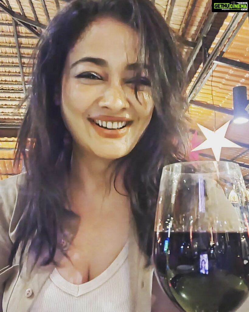 Kiran Rathod Instagram - Cheers to 2023 🥂🍭🍬🍷🎂🍻🍹🏺🍸🍾🥂 . . . . . . . . . . . . . . . . . #lookoftheday #instagood #instapic #instamood #look#looks #beautiful #life #sun #sand #beach #love #peace #happiness #outdoors #picoftheday #2023 #happyweekend #weekend #Saturday #happy-go-lucky #happynewyear #kiranrathod #keirarathore#keira #actorslife #bollywood #hollywood