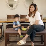 Kishwer Merchant Instagram - Nirvair and his LuvLap 4 In 1 Steel Baby Bottle Cum Sipper are inseparable. It has a slim neck nipple with anti colic venting system and a weighted straw so that at every growing up stage he can use it comfortably. It makes him feel like a big boy as he can drink at any position without spilling and the silicone cover makes it easy to hold. Whether it’s formula food, juice or even water, use it to hold anything and give them the joy of feeling independent with @luvlap.in !