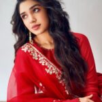 Krithi Shetty Instagram - Here’s me saying bye to #2022 Can’t wait for the #newyear ……hope it brings all of us loads of happiness and positivity ✨🥰 • • Outfit- @anushreereddydesign Jewelry- @anayah_jewellery Styled by - @ashwin_ash1 & @hassankhan_ 3 Shot by - @eshaangirri H & M - @chaks_makeup @venkymakeupstudio