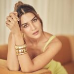 Kriti Sanon Instagram – Daydreaming in style! 🫦👀

Styled by @sukritigrover 
HMU @aasifahmedofficial @kavyesharmaofficial 
📸 @sheldon.santos
#ShehzadaPromotions