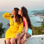 Kritika Sharma Instagram - Catching the beautiful sunsets of Goa ! #sunset #goa #goadiaries #goansunsets✨ #seaview #sea #ocean #vacation #sharmasisters #model