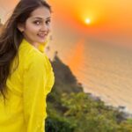 Kritika Sharma Instagram - Catching the beautiful sunsets of Goa ! #sunset #goa #goadiaries #goansunsets✨ #seaview #sea #ocean #vacation #sharmasisters #model
