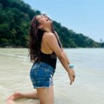 Kritika Sharma Instagram - Snorkeling time❤️ #reelsinstagram #reels #travel #travelreels #snorkeling #thailand #trendingreels #ocean