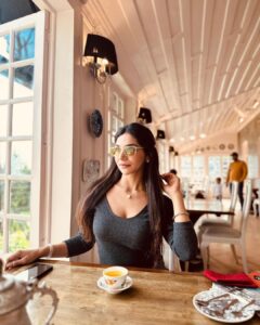 Kriti verma Instagram - Be shameless about your hustle, nobody will feed you if you go Broke 💁🏼‍♀️
#aajkagyaan😜