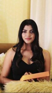 Lahari Shari Instagram - Nenu oka *prefect AMAZING new news for this new year* techanu - Adhentante The all new Santoor.  Meru vadara? *extra moisturisers and a wonderful fragrance* unnay dintlo. Naku chaaala nachindi ❣️
Inkenduku alasyam? Ipude velli koneyandi

#ad #santoor #santoorstayyoung #santoorskincare #santoorsoap #santoorclassic #moisturization #fragrance

Designer and Stylist : @adamohyd