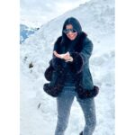 Lahari Shari Instagram - I'm up to snow good ❄️🖤 #snowallover #happymoments #lovemyself #snowlife #loveit #lifeismagical #manali Manali, Himachal Pradesh