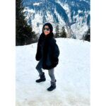 Lahari Shari Instagram - I know a little more how much a simple thing like a snowfall can mean to a person🏔❄️🖤 #snow #manali #snowallover #happylife #lovesnow #snowfall #positivevibes Manali, Himachal Pradesh