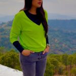 Lahari Shari Instagram - It’s time to vacay.💚 #vacationvibes #coolplaces #mountains #lovemyself #lifestyles #happysoul Manali, Himachal Pradesh