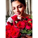 Lahari Shari Instagram - True love is like little roses, sweet, fragrant in small dose🌹 #rose #truelove #loveforever #happylife #positivethoughts #lifeisbeautiful Hyderabad