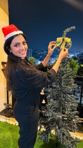 Lahari Shari Instagram - This Christmas, I wish you all the happiness and success you can wish for! Merry X-Mas! 🧑‍🎄🎁🎊🎉✨️🌟

#happychristmas #santaclaus #merrychristmas #happylife