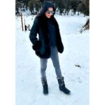 Lahari Shari Instagram - I know a little more how much a simple thing like a snowfall can mean to a person🏔❄️🖤 #snow #manali #snowallover #happylife #lovesnow #snowfall #positivevibes Manali, Himachal Pradesh