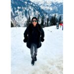 Lahari Shari Instagram - I know a little more how much a simple thing like a snowfall can mean to a person🏔❄️🖤 #snow #manali #snowallover #happylife #lovesnow #snowfall #positivevibes Manali, Himachal Pradesh
