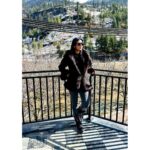 Lahari Shari Instagram - Always take the scenic route.🏔❄️🖤 #happysunday #mountains #pinetrees #snow #loveit #beautifulseen #lifeisajourney Manali, Himachal Pradesh