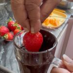 Lena Kumar Instagram – @tinamohankumar does it again…. Strawberry chocolate tarts !! 🍓 🍫 🥧 
#strawberry #blueberry #chocolate #tart #baking #fresh #healthy #snacks #mom #sweet #love Thrissur