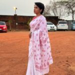 Lena Kumar Instagram – Cotton for the summer 

#cotton #saree #summer #wear #actress #malayalam #red #white Kerala