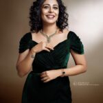 Leona Lishoy Instagram - Retro in green 💚 . . Photography: @avinashchoochiphotography Concept & styling: @rashmimuraleedharan Jewellery: @lakshmijewellery916 Costume: @paris.pret Hair&makeup: @femy_antony__ Retouch: @suveeshgraphiccyanide