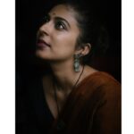 Leona Lishoy Instagram - Smile therapy 😃 . . Shot by my favourites from college @prathishm @off_beat___ Let’s do more of this please? Thank you @sonia__chacko for being the sweetest 🤗❤️