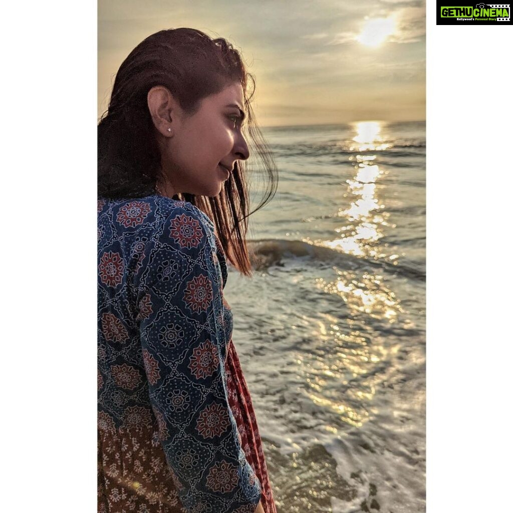 Leona Lishoy Instagram - Beneath the sunlight’s glow ✨ . . 📸 @iambobbyeric #sunrise #chennaimornings Kovalam, Tamil Nadu, India