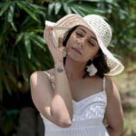 Leona Lishoy Instagram - Soothing warmth. . . Photography : @nostalgiaevents.in Coordination : @pin.social Styling: @drape_stories_ Mua : @makeupartist_jyotibutola Location : @verandahstore