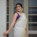 Leona Lishoy Instagram - 🌼Onam ‘22🌼 . . 📸 @vyshnavphotography Edit @vishnu_thachan Hair @makeover__by__swetha