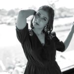 Leona Lishoy Instagram - Daffy Duck 😜✨ Photography : @nostalgiaevents.in Coordination : @pin.social Styling: @drape_stories_ Mua : @makeupartist_jyotibutola Location : @brdluxe BRD LUXE
