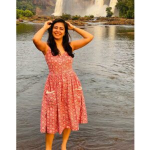 Leona Lishoy Instagram - Happiness for no special reason 💖
Wearing @kahani_stories_in_thread 
.
.
#throwbackpic #April’22